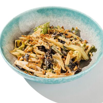 С кальмаром, древесными грибами и соусом том-ям в Песто Тесто по цене 590 ₽