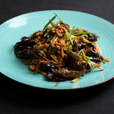 Салат с грибами и арахисом в Евразия по цене 465 ₽