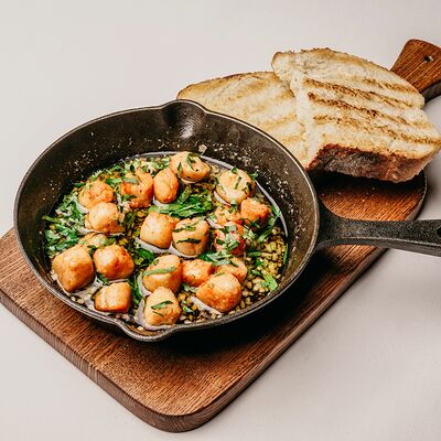 Гребешок с чесноком и петрушкой в Клёво по цене 2050 ₽