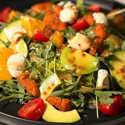 С хрустящим лососем в Kaif Lounge по цене 900 ₽