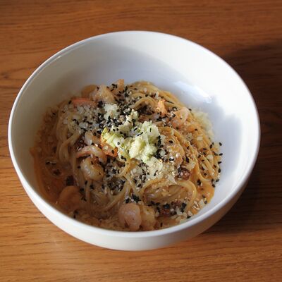 Паста Том Ям с креветками, вялеными томатами и цукини в Гербарий по цене 550 ₽