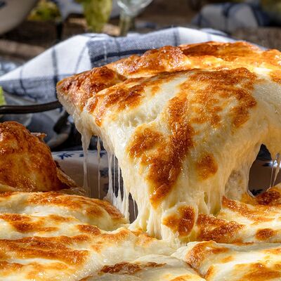 Хачапури по-мегрельски в Хачапури тетушки Марико по цене 630 ₽