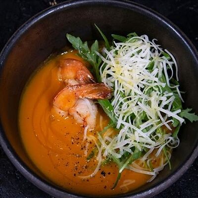 Тыквенный суп с креветкой и руколой в Дом купчихи Морозовой по цене 560 ₽