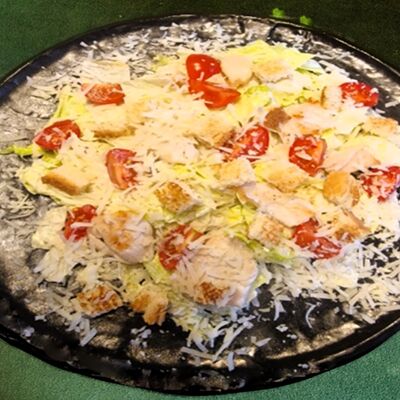 Салат Цезарь с курицей в Кофейня Philter по цене 600 ₽