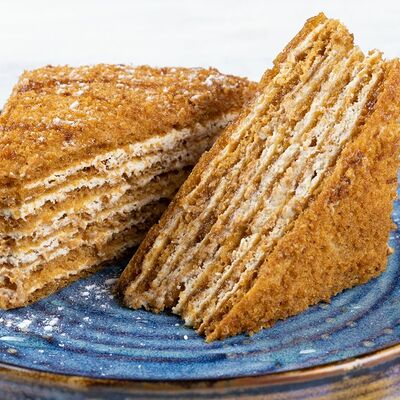 Медовик в На речке по цене 420 ₽