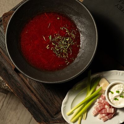 Борщ в Harvey & Monica по цене 420 ₽