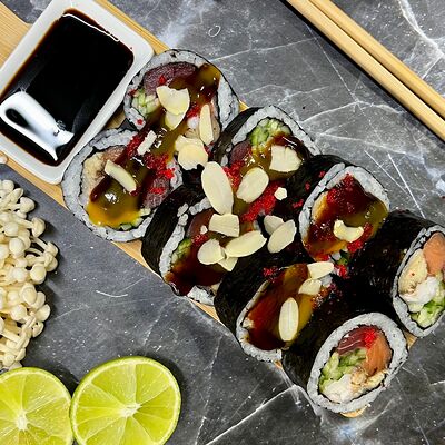 Ролл Императорв Три Шефа по цене 1000 ₽