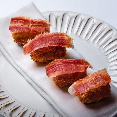 Крокет с иберийским хамоном в Phantom по цене 1950 ₽