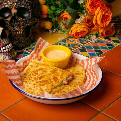 Кесадилья Сырная в El Machete по цене 580 ₽