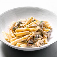 Пенне с цыпленком, грибами в сливочном соусе в Рыба Мечты