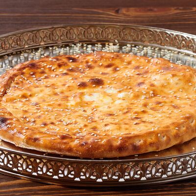 Пирог с творогом и сыром в Чуду & Co по цене 600 ₽