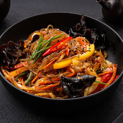 Чапче с курицей в Дом куксу korean noodles&bbq по цене 870 ₽