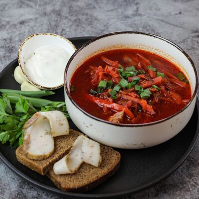 Борщ на говядине в MON PARIS по цене 640 ₽