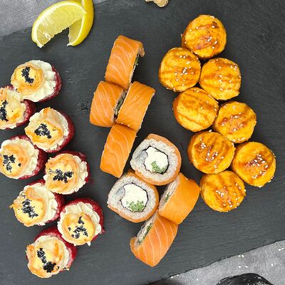 Креветка и лосось в ударе в Sushi yami по цене 1429 ₽