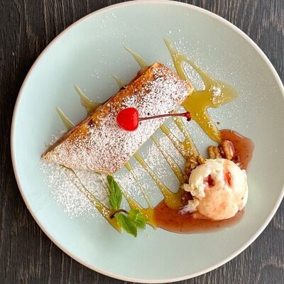 Яблочный штрудель в Грейс HALL по цене 440 ₽