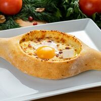 Хачапури по-аджарски в Сванури Грузинская кухня