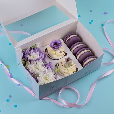 Капкейки с макаронсами и эустомой в Пышно Расцвели по цене 2500 ₽