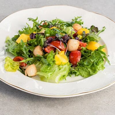 Салат с креветками и манго в Веранда по цене 650 ₽