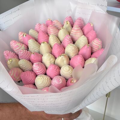 Букет клубники в шоколаде №2 размер Lв Di Panna Confetteria по цене 5390 ₽
