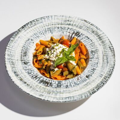 Пенне со страчателлой в томатном соусе в La Torre по цене 685 ₽