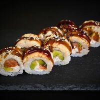 Ролл Канада с лососем в Кинг Sushi