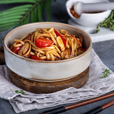 Wok-лапша с креветками в District по цене 492