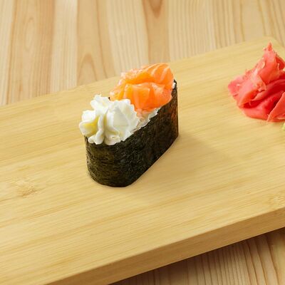 Суши Филадельфия копченый лосось в Вкусные Суши Premium по цене 150