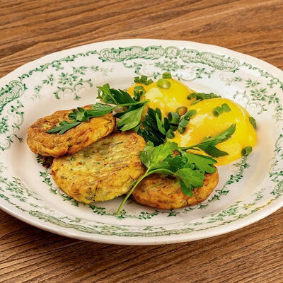 Драники из цукини со сметаной и зеленьюв Казак по цене 350 ₽