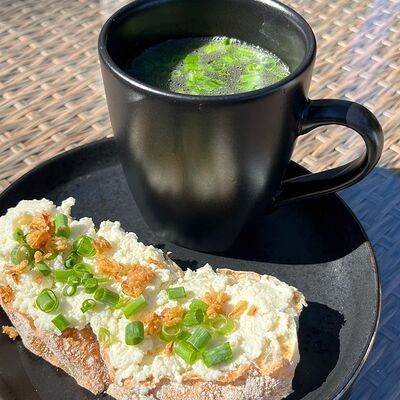 Куриный бульон с яичным салатом на чиабатте в Рановский Рест по цене 340 ₽