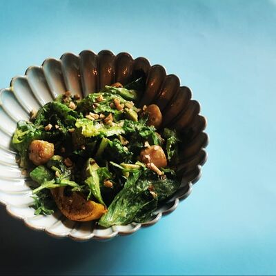 Салат с гребешком в соусе лемонграсс в Баклажан в ТЦ 