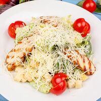 Салат Цезарь с курицей в Кафе Цоколь