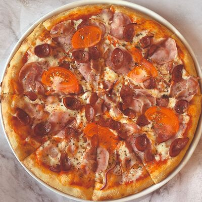 Пицца Фирменная мясная в Птичка по цене 890 ₽