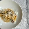 Спагетти карбонара с беконом и пармезаном в u.bistro по цене 810