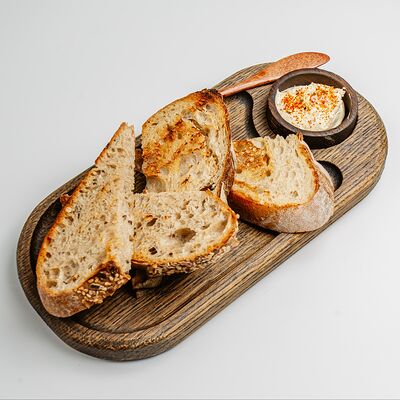 Ремесленный хлеб со взбитым маслом в Beyond по цене 350 ₽