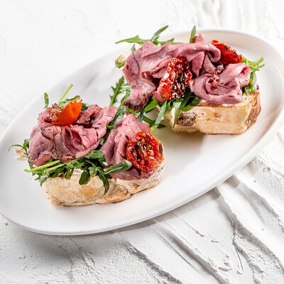 Брускетта с ростбифом в After по цене 650 ₽