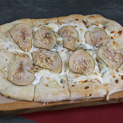 Пицца Груша-горгонзола в Четыре сыра итальянская кухня по цене 790 ₽