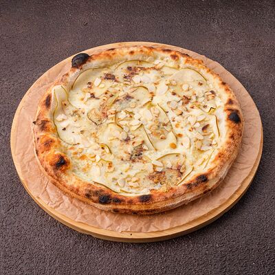 Пицца Груша-горгонзола в Cosmo пицца пучча по цене 1032 ₽