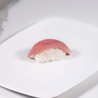 Суши с тунцом в Евразия по цене 155 ₽