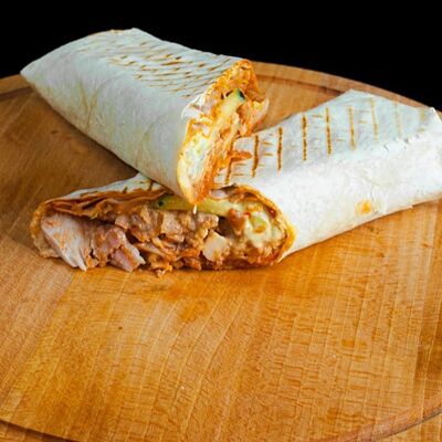 Шаурма классическая в Четыре ломтика по цене 270 ₽