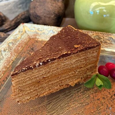 Медовик в Сандро по цене 405 ₽