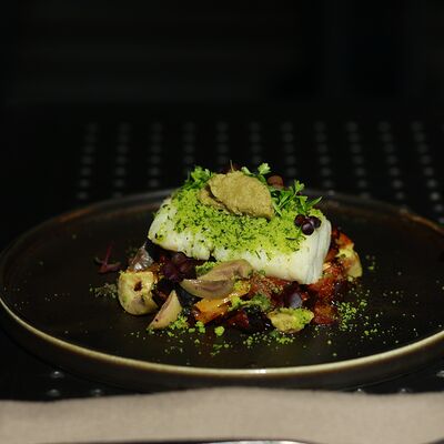 Филе трески на сицилийской капонате в Vivezza по цене 1590 ₽