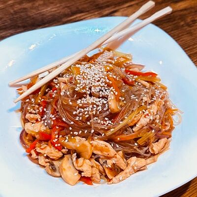 Вок с курицей в Craft Lab Cafe по цене 520 ₽