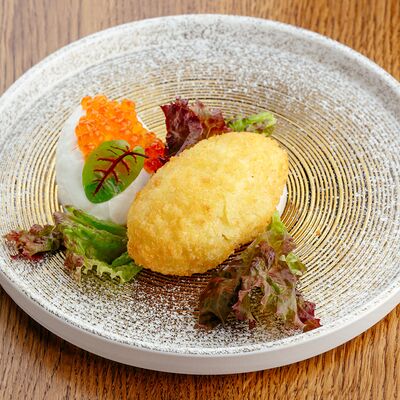 Картофельный крокет с икрой и фермерской сметаной в Витебский трактир по цене 26 р.