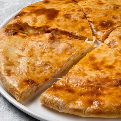 Хачапури с ветчиной и сыром в Ресторан Батони по цене 900 ₽