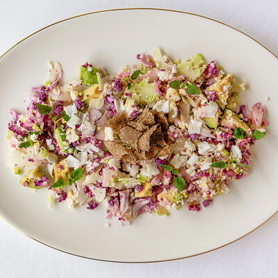 Карпаччо из цветной капусты с авокадо и козьим сыром в Lui по цене 1800 ₽