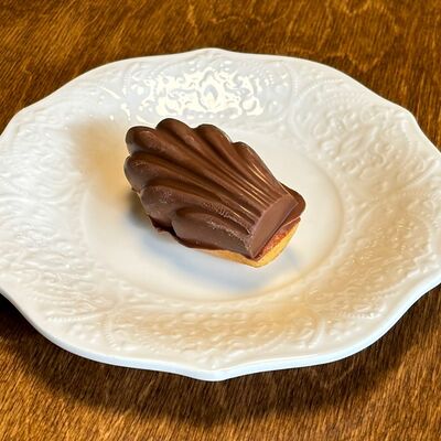 Мадлен с карамельюв Cook cafeshop по цене 170 ₽