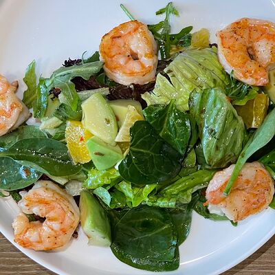 Цитрусовый салат с креветками в Марлин по цене 990 ₽