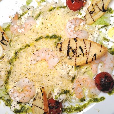 Салат Цезарь с креветкой в Лавр по цене 730 ₽