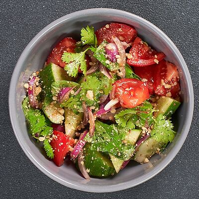 Салат по-грузински в Lafa Lounge по цене 480 ₽