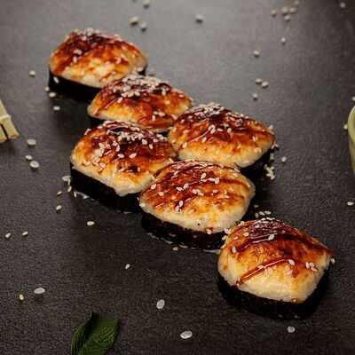 Запеченный сырный ролл с кальмаром в Суши Max по цене 459